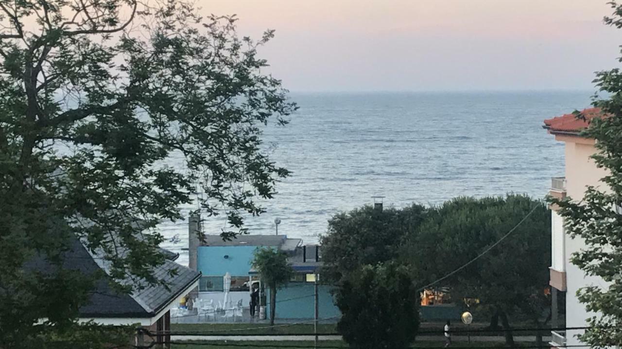Casa De Las Flores - Apartamento Con Jardin Privado Frente A La Playa De 코밀라스 외부 사진