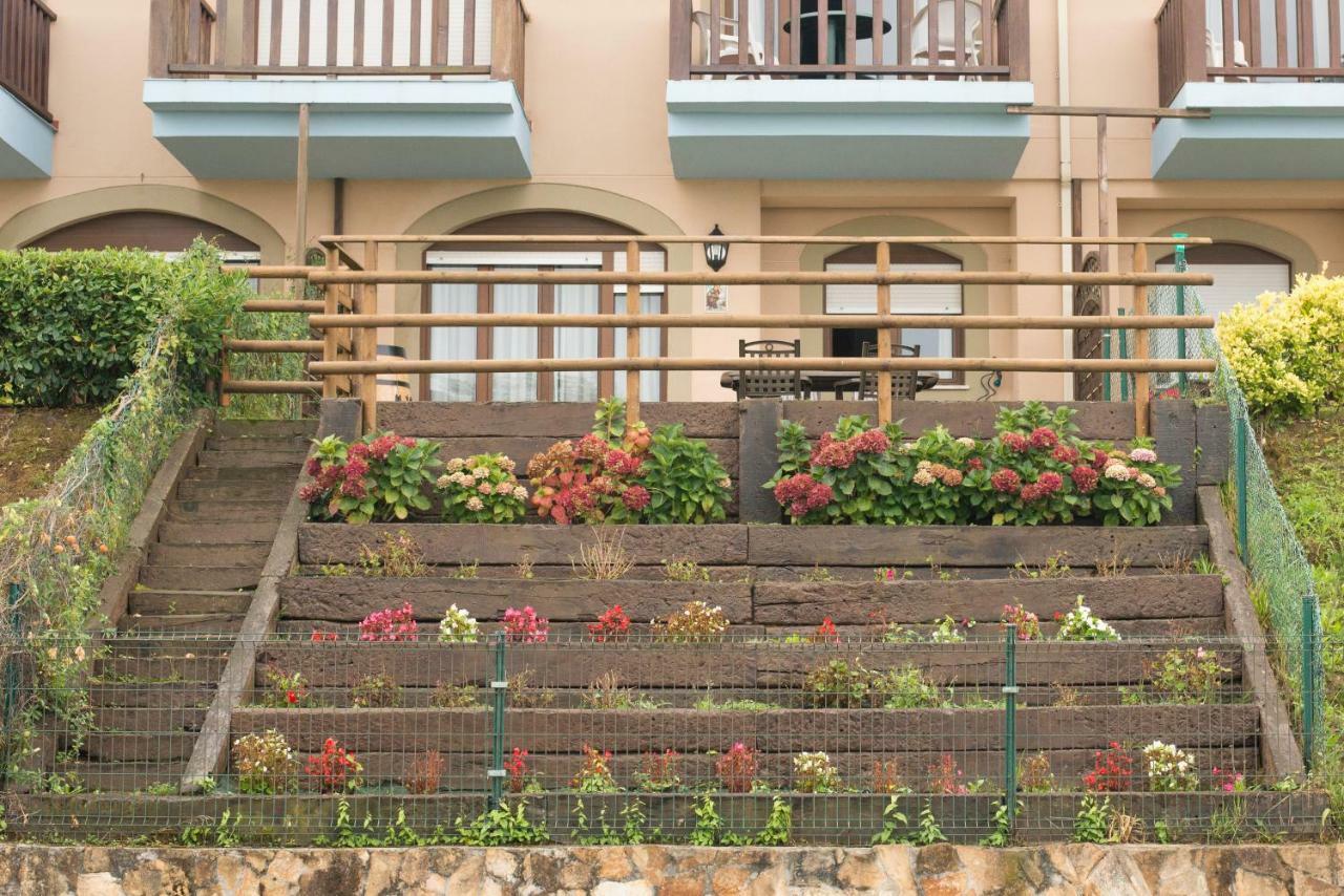 Casa De Las Flores - Apartamento Con Jardin Privado Frente A La Playa De 코밀라스 외부 사진
