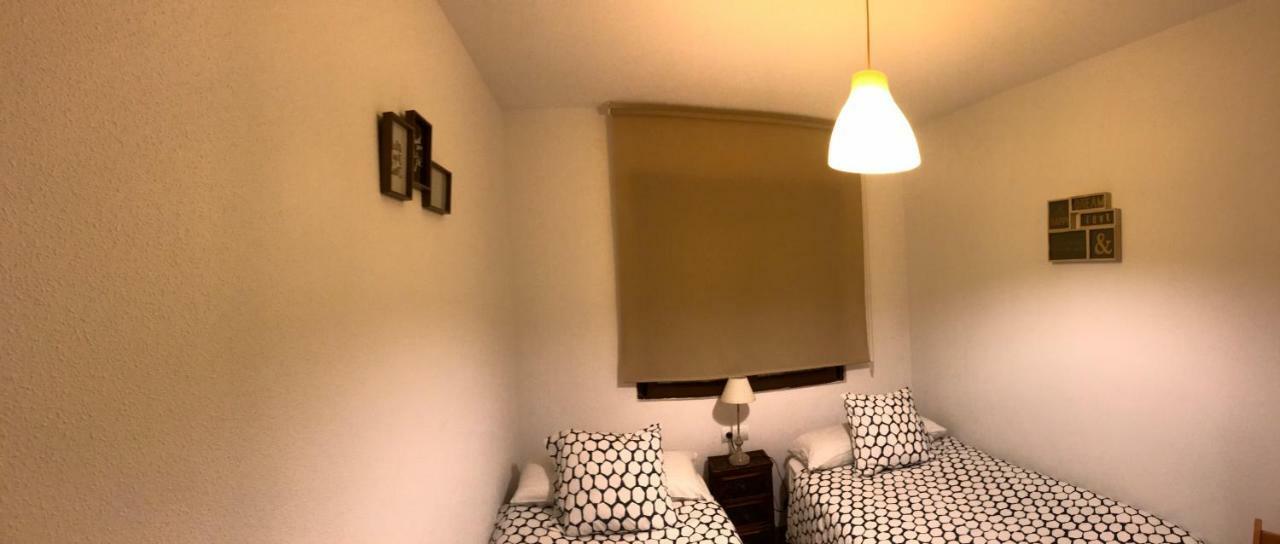 Casa De Las Flores - Apartamento Con Jardin Privado Frente A La Playa De 코밀라스 외부 사진