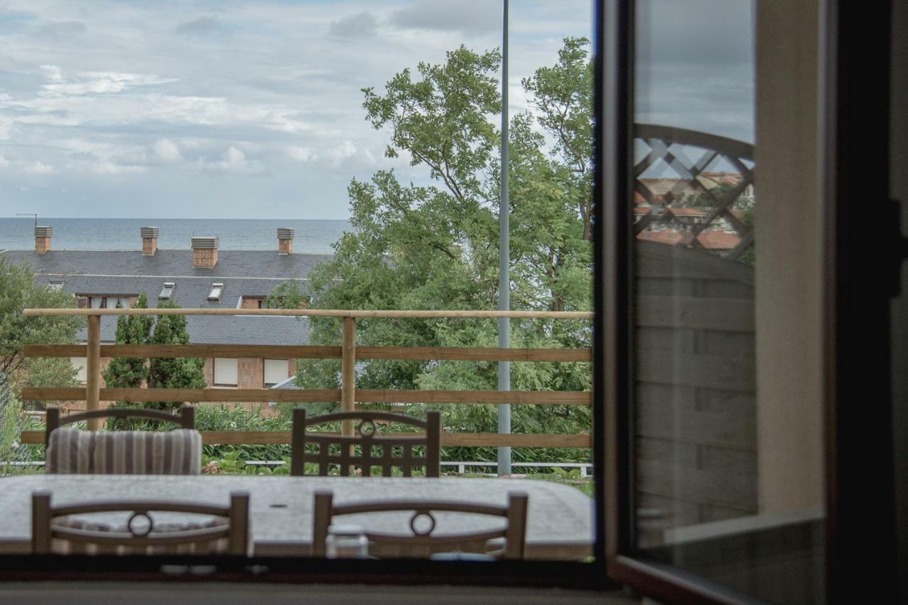 Casa De Las Flores - Apartamento Con Jardin Privado Frente A La Playa De 코밀라스 외부 사진