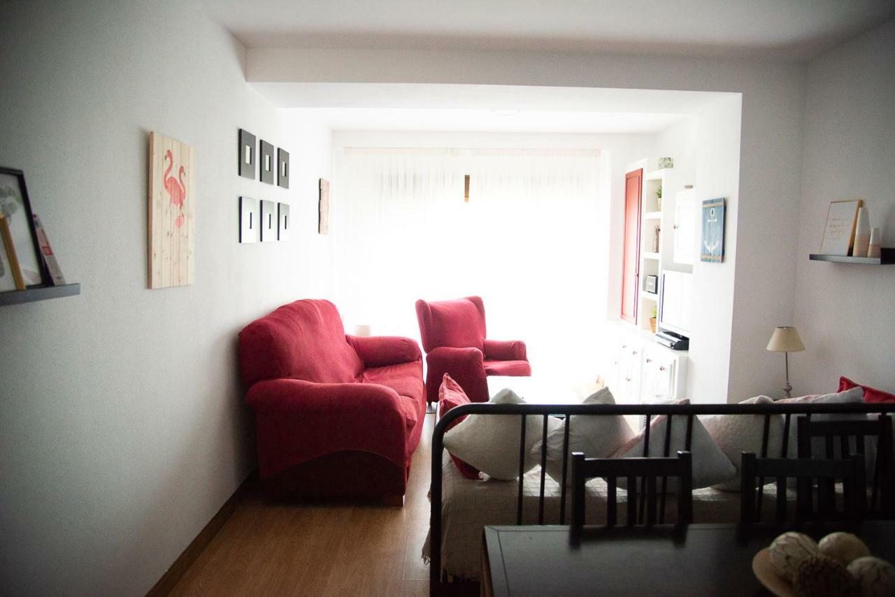 Casa De Las Flores - Apartamento Con Jardin Privado Frente A La Playa De 코밀라스 외부 사진