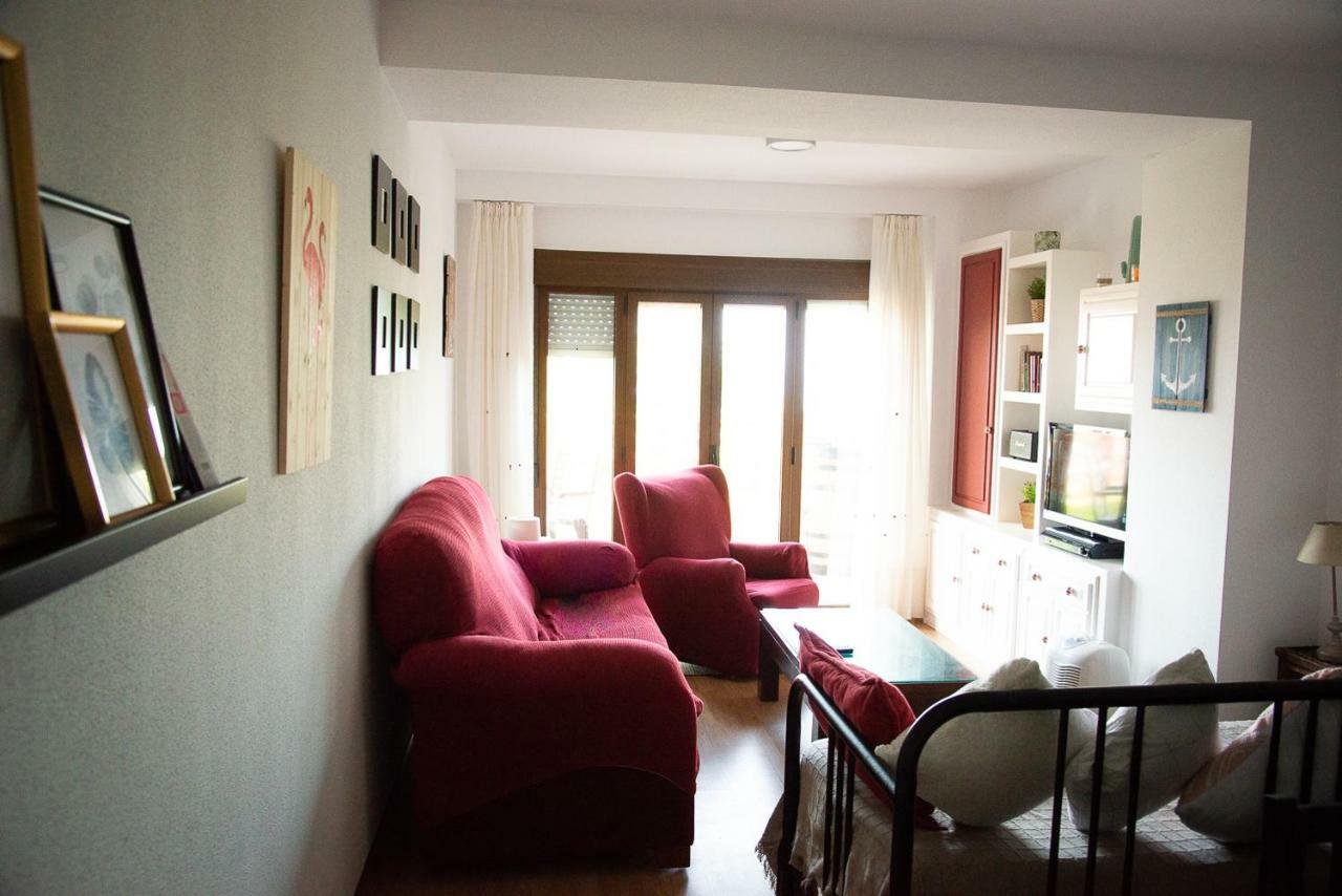 Casa De Las Flores - Apartamento Con Jardin Privado Frente A La Playa De 코밀라스 외부 사진