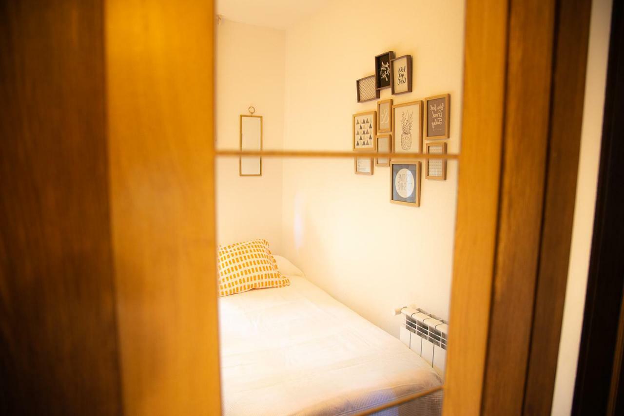 Casa De Las Flores - Apartamento Con Jardin Privado Frente A La Playa De 코밀라스 외부 사진